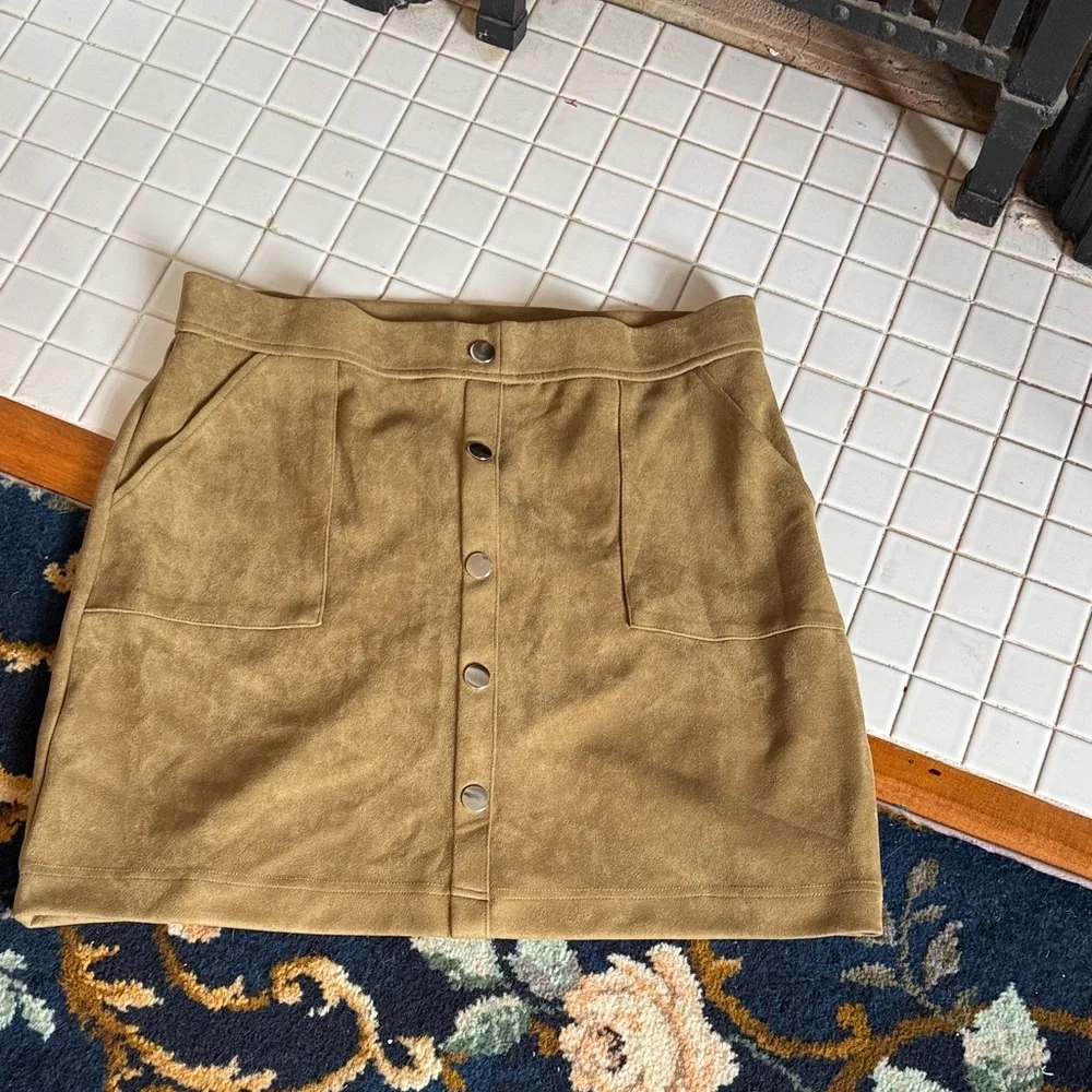 Cato faux suede Tan Button-Down Mini Skirt- worn once-‎ excellent shape